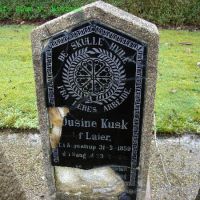 Dusine Kusk f. Laier. Thorning Kirkegård