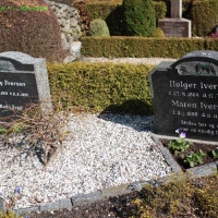 Holger Iversen, Vium Kirkegård