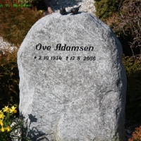 Ove Adamsen. Vium Kirkegård