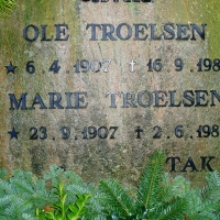 Marie Isager-Ole Troelsen. Thorning Kirkegård