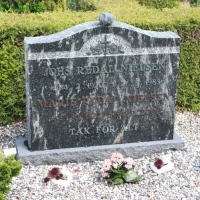 Johannes Rydal Nielsen-Anne Marie Laursen Skov. Grathe kirkegård