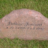 Ditlev Jensen, Hogager Kirkegård