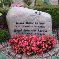 Knud Annanias Larsen, Karup kirkegård